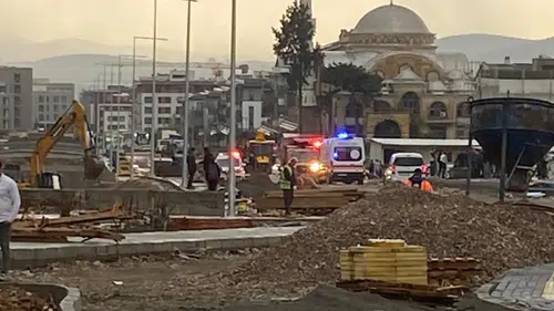 Otopark Yıkımında Çökme: İş Makinesi Altında Kaldı