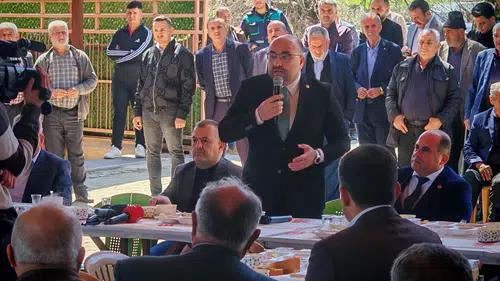 Başımızda Çok Güzel Bir Adam Var