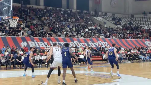 İstiklal Basketbol Play-Off İlk Maçında Devreyi Eşitlikle Geçti