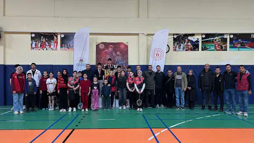 23 Nisan Coşkusu Sahaya Taşındı: Badminton Heyecanı