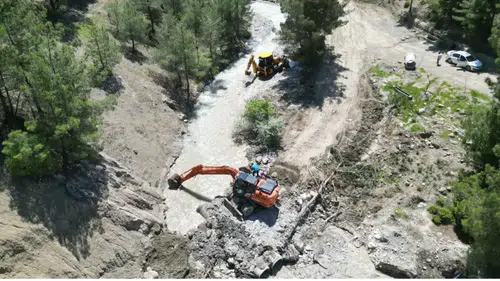 Mahallelerde Ulaşım İçin Yoğun Mesai Sürüyor