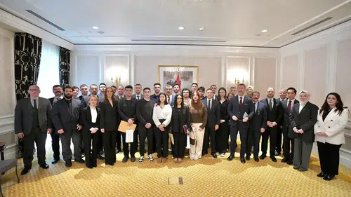 Bakan Tekin Rusya’da Türk Öğrencilerle Buluştu