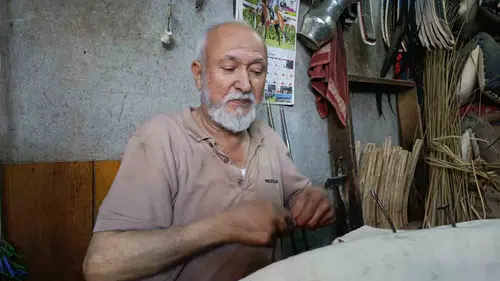 60 yıllık semer ustası mesleğini yaşatmaya çalışıyor