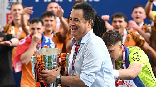 Acun Ilıcalı’nın Hull City’si Premier Lig’e yükseldi