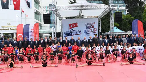Atatürk'ü Anma, Gençlik ve Spor Bayramı: Milli İrade Meydanı'nda Enerji Dolu Kutlama!