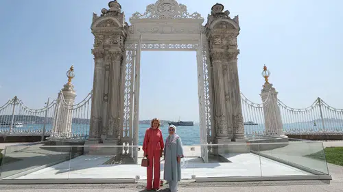 Emine Erdoğan ve Kraliçe Mathilde Dolmabahçe’de Buluştu