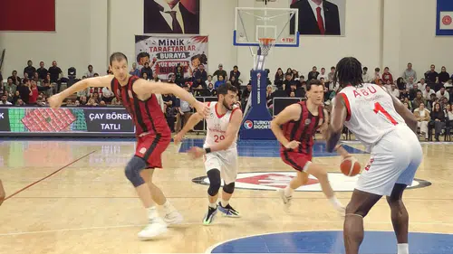 İstiklal Basketbol’da Kritik Maçta Devre Arası Eşitliği
