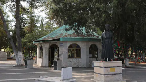 Türbe Heykeline Saldıran Şüpheli Gözaltına Alındı!