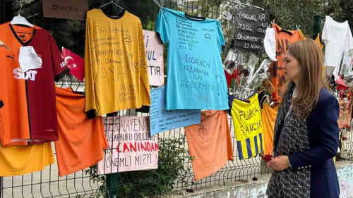 Vekil Karakoç: "yüreklerimiz yanarken bir tebessüm dahi bize yük olurdu"