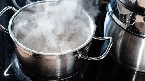 Mutfakta yıllarca kullanılacak çelik tencereyi seçmenin püf noktaları