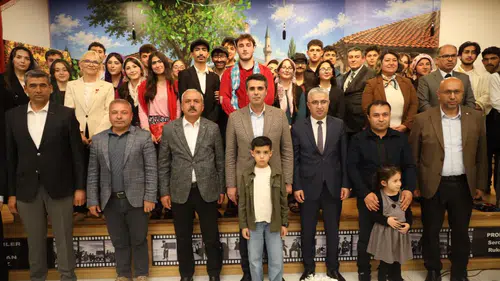Elbistan’da Gençlerin Tiyatro Başarısı