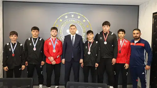 Göksun’un Gururu Güreşçilerden Türkiye’ye Damga