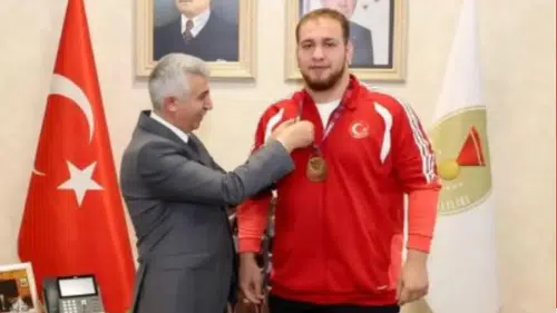 Vali Ünlüer’den Milli Güreşçi Hakan’a Tebrik