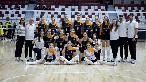 Eczacıbaşı Genç Kız Takımı Finalde