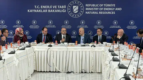 Mehmet Şahin bursiyer öğrencilerle buluştu