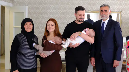 Kahramanmaraş’ta fondan evlenen çiftlere bebek