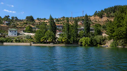 Kılavuzlu'daki Lüks Villalar Dikkat Çekiyor