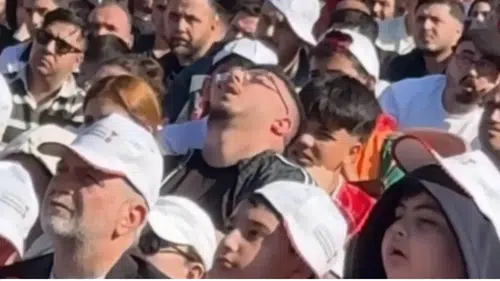 Milli Maç Heyecanında Uykuya Yenildi, Gündem Oldu