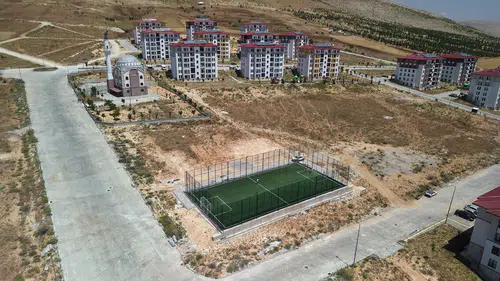 Kahramanmaraş'ta 3 yeni halı saha, gençler için güvenli spor alanı sağlıyor