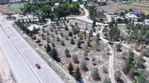 Kahramanmaraş Belediyesi, mezarlıklarda kapsamlı bakım çalışmalarına başladı