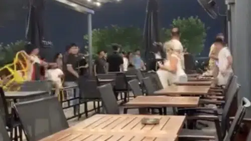 AVM’de Kavga: Sandalyeler Havada Uçuştu