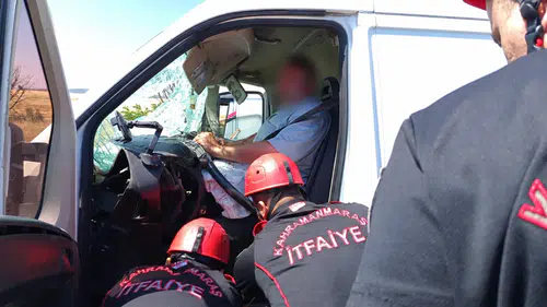 Kahramanmaraş'ta Trafik Kazası: İtfaiye Yaralıyı Kurtardı