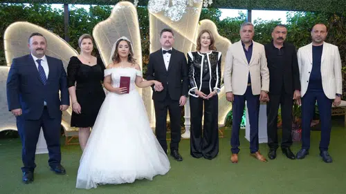 Vekil Karakoç danışmanının nikâh sevincine ortak oldu