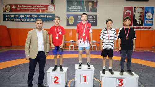 Kahramanmaraş’ta Minik Pehlivanlar Minderde Ter Döktü