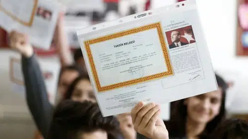 18 Milyon Öğrenci Karne Heyecanı Yaşıyor! Karneler Saat Kaçta Dağıtılacak
