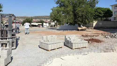 Pazarcık Ufacıklı Mahallesi'nde 6 bin metrekare kilit parke yatırımı