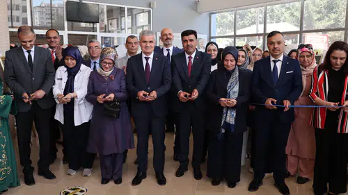 70 Yıllık Birikimle Sanatın İzleri Sergide Buluştu