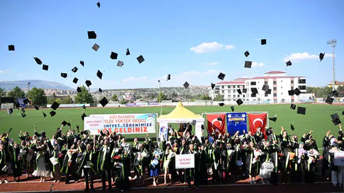 Pazarcık Meslek Yüksekokulu'nda duygusal mezuniyet töreni