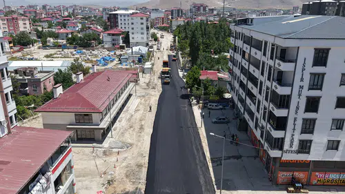 Elbistan'da Hacı Esat Efendi Caddesi 50 milyon TL yatırımla modernleşiyor
