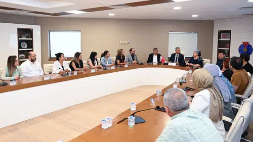 Tekstil ve moda sektörü için üniversite-sanayi iş birliği toplantısı yapıldı