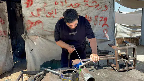 Gazze'de Filistinli Demirciden Umut Veren Buluş: Elektrik ve Yakıta Alternatif Cihaz Geliştirdi