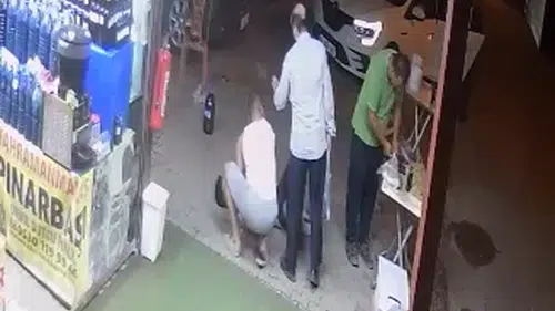 Kahramanmaraş'ta Parkta Bıçaklı Kavga: 3 Yaralı, O Anlar Kamerada