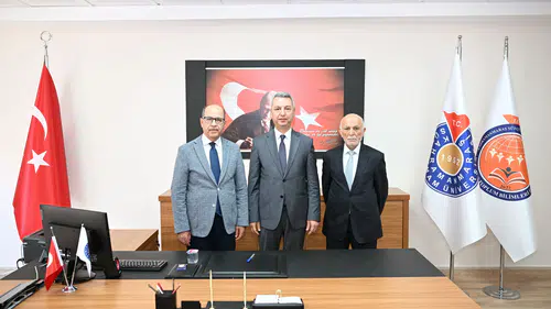 İnsan ve Toplum Bilimleri Fakültesi'nde dekanlık devir teslim