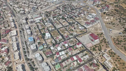 Kahramanmaraş'ta Aslanbey Mahallesi'nde asfalt yenileme çalışmaları sürüyor