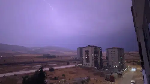 Gaziantep'te Şimşekler Geceyi Gündüze Çevirdi