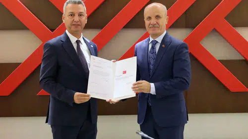 Rektör Okumuş Atama Belgesini YÖK Başkanı Özvar’dan Aldı