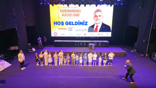 Kahramanmaraş'ta Geleneksel Ağustos Fuarı'nda Aileler Yarışıyor, Yeşilçam Keyfi Yaşanıyor