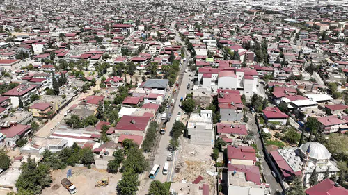Kahramanmaraş'ta Hacı Murat Caddesi'nde asfalt yenileme çalışmaları başladı