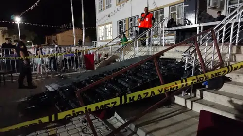 Festival Alanındaki Led Ekran Devrildi: 5 Yaralı