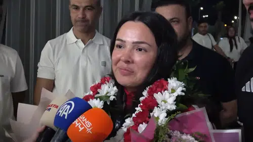 Safiye Temizdemir Altınlarla Memleketine Döndü