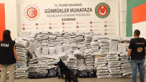Zehir tacirlerine bir darbe daha! Kapıkule'de 810 kilogram esrar ele geçirildi
