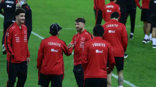A Milli Futbol Takımı Fransa Maçı Öncesi Kocaeli Stadı’nda Yürüdü