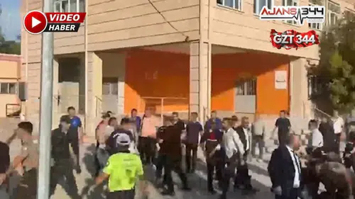 Manisa’da okul önünde silahlı saldırı: Yaralı öğrenciler var