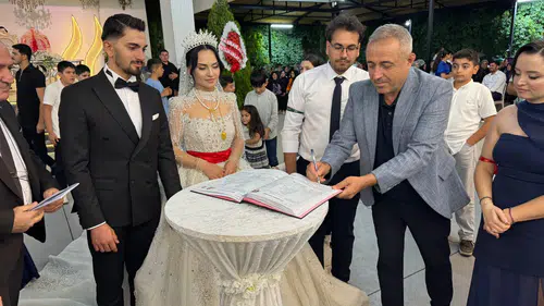 İrfan Karatutlu’dan Genç Çifte Özel Tebrik