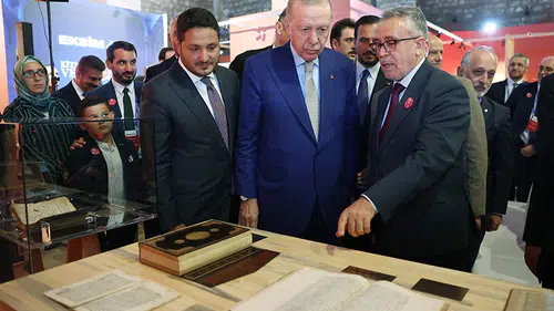 Cumhurbaşkanı Erdoğan'dan 'kitap' vurgusu... 'Bizi köklerimize bağlayan en güçlü damar'