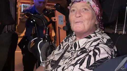 Tramvayı Kaçıran Anne ve Engelli Oğluna Polisten Sevgi Eli